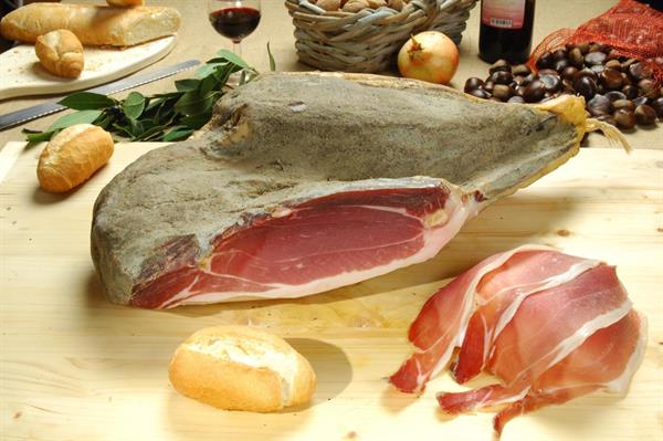 PROSCIUTTO INTERO CON OSSO